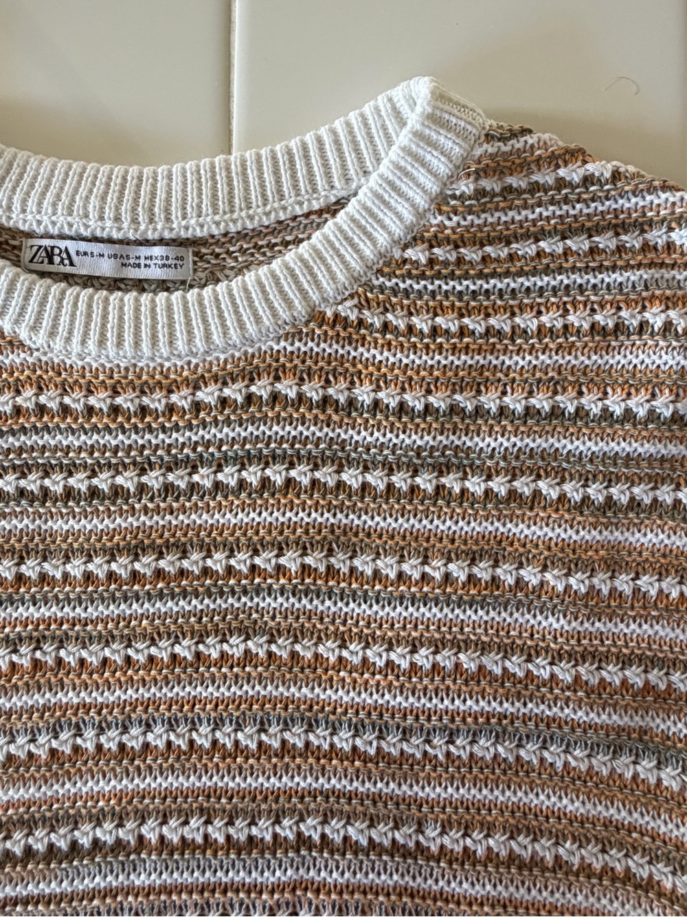 Zara Men's Textured Knit Short Sleeve Sweater Striped Tan Grey Size S/M - Picture 4 of 6